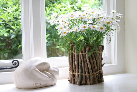 twig vase daisy centerpiece