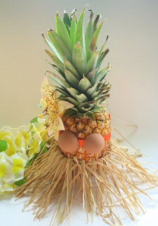 hula girl tropical pineapple centerpieces